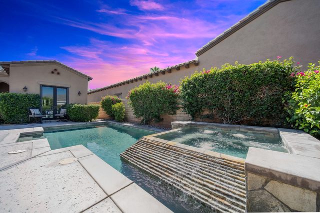 Private Pool, Spa & Mountain Views in Gated La Qui