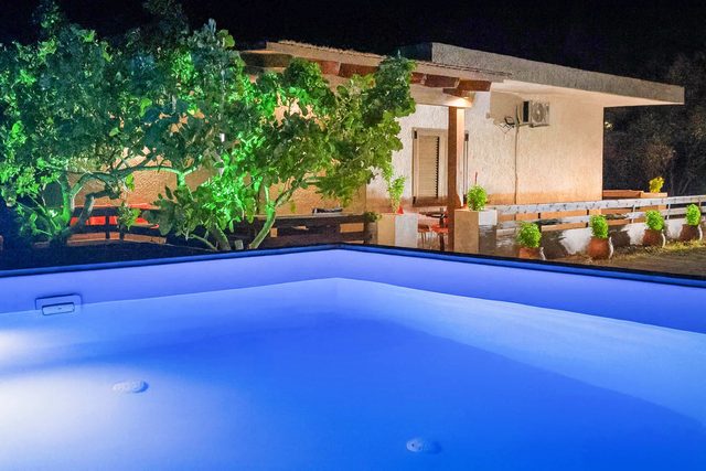 Sinani Villa - Garden Oasis with Private Pool