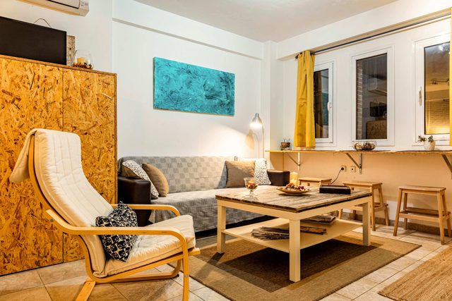 Charming Downtown Retreat with Parking Spot