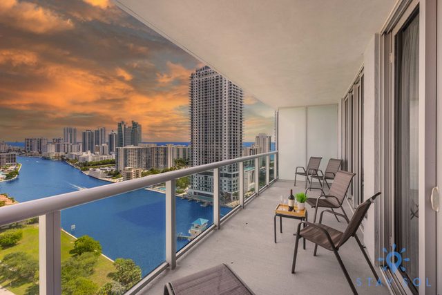 Balcony with Infinite Views - Poolside Comfort
