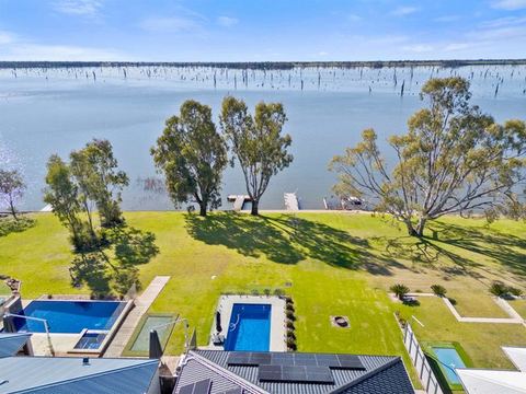 Waterview Place Lakehouse - Upsize this Spring — Yarrawonga, New South Wales