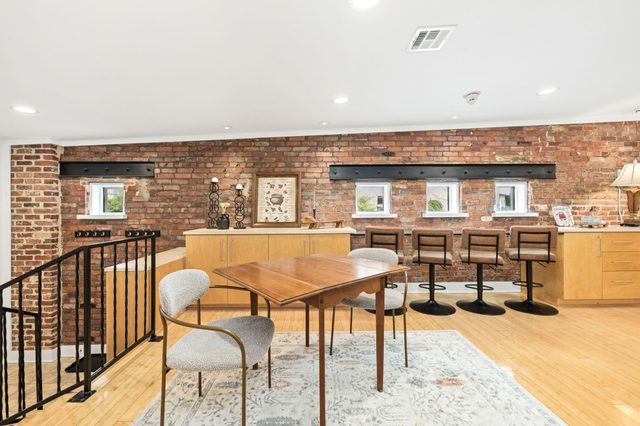 West Dickson Loft – Nightlife Hub | 0.4mi UofA