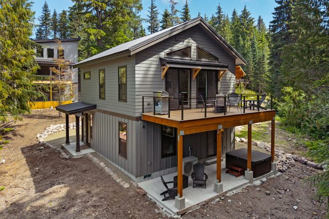 2 Homes • Sleeps 22 • Sauna • Hot Tub • Fire Pit