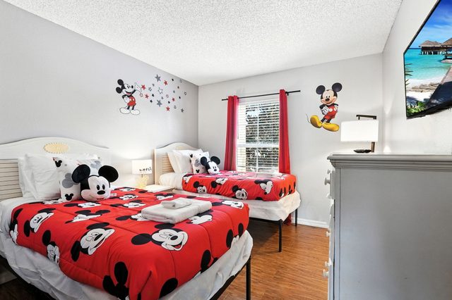 Family Getaway Less than 5 miles from Disney!