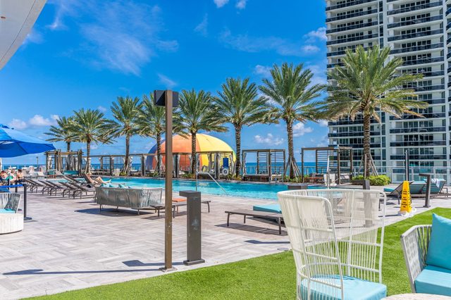 Luxury Living on the Beach with Resort Amenities! — Hollywood, FL