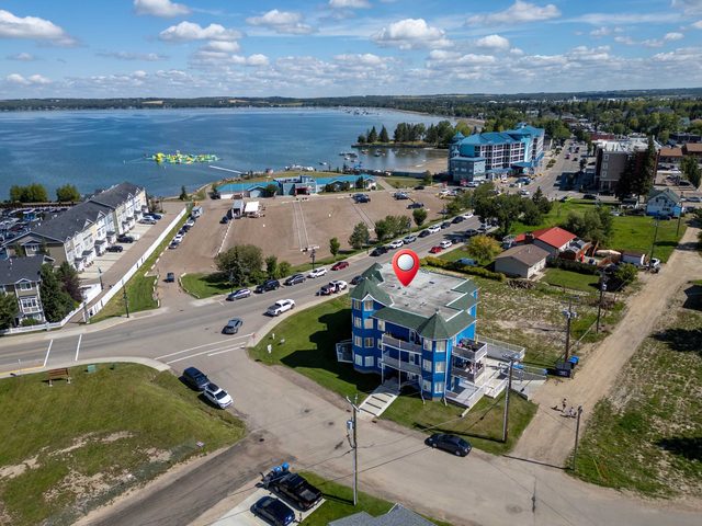Lakefront Lookout 1BR Condo on Lakeshore Drive! — Sylvan Lake, Alberta