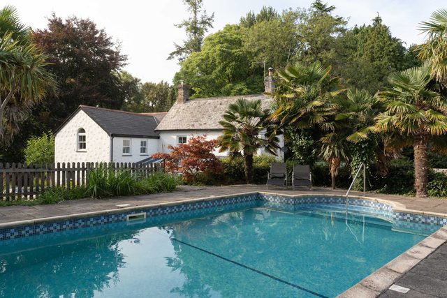 The Old Farmhouse - By Rowes Retreats — Perranarworthal, England
