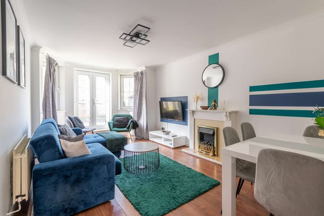 Spacious Apt Stay - Near City Centre & Tram -Walk to Leith