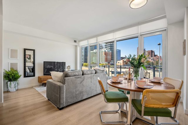 Downtown Riverside Retreat & Free Banff Pass!