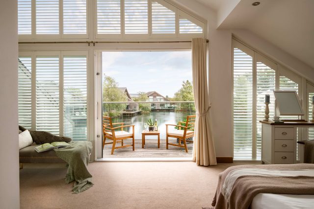 Grebe Lodge — South Cerney, England