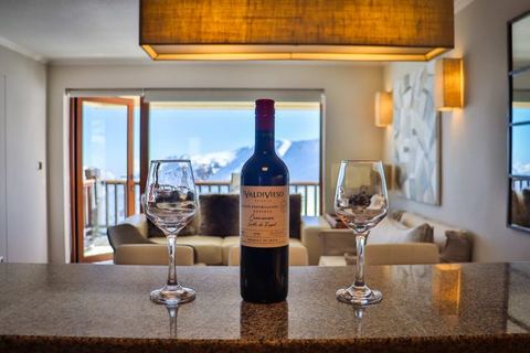HOM Ski-in/ski-out 3-bed for 8 · Hot tub and pool — Valle Nevado, Santiago Metropolitan