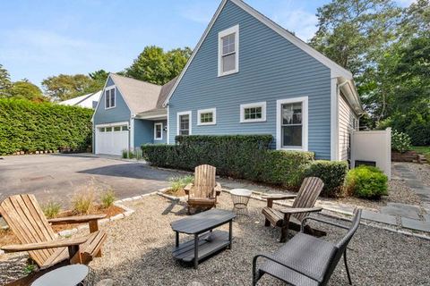 Central AC, Backyard Fun, Mins to Beach & Main St!