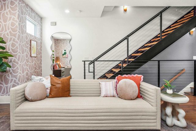 Mins to Gulch & Broadway | Free Garage + 4.5 Baths