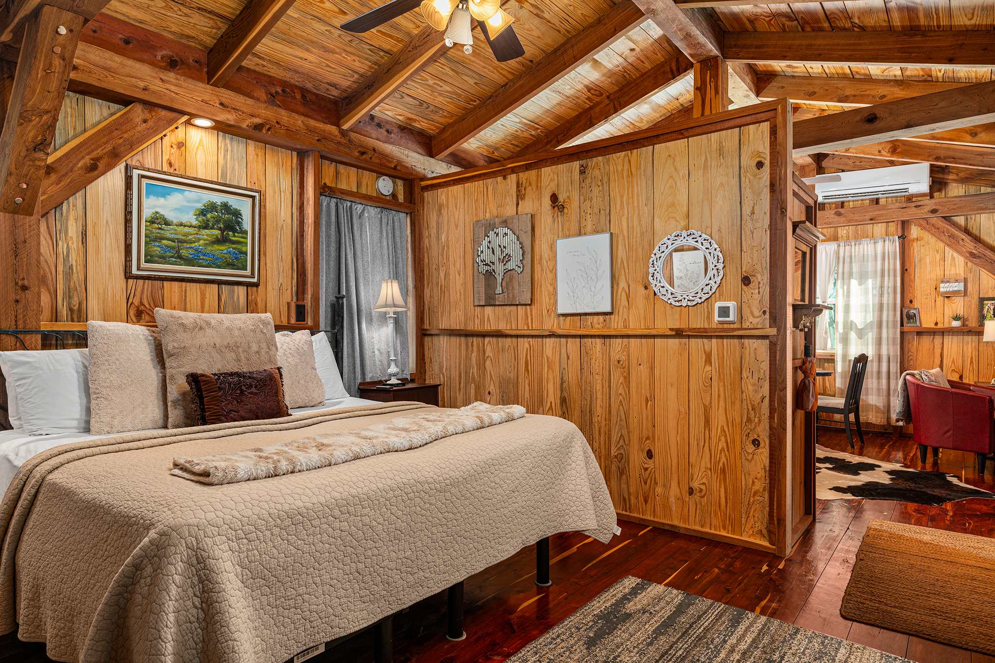 Saw Mill (Cabin #2) - Hot Tub & 10 Mins to Main St