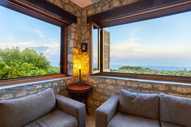 Stone Farmhouse in Groves - Sea & Mountain Views — Achladochori, Peloponnese