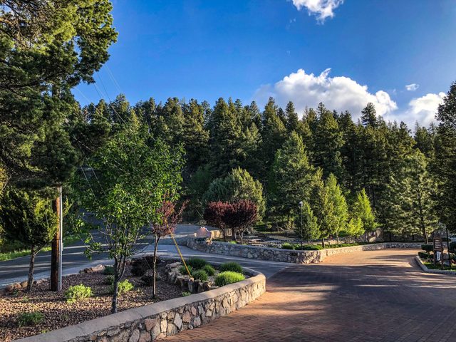 Crown Point Condominiums - 2 Bedroom Suite w Balcony
