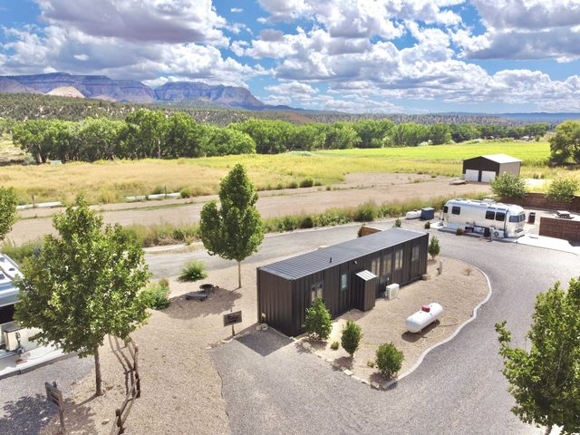 Cozy Single Container Retreat | 25 min to Zion NP — Orderville, UT