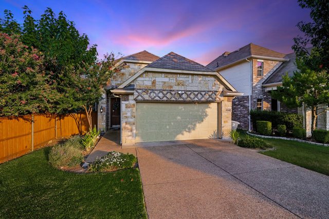 Spacious 5-BD/3-BA Forest View Getaway (Sleeps 13)