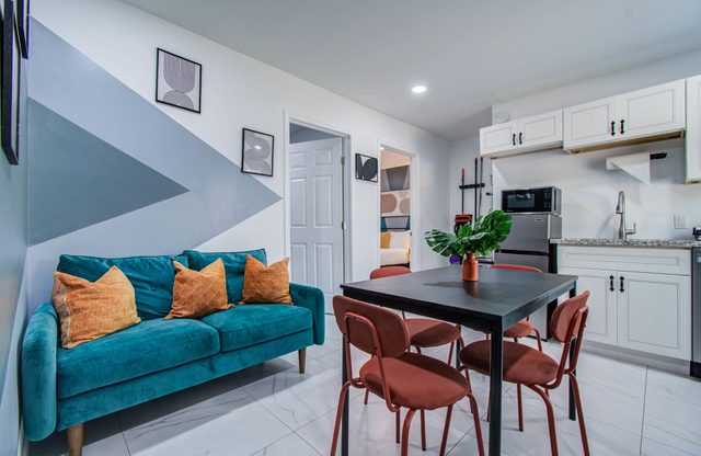 Modern 2BR Houston Stay | Central & Cozy