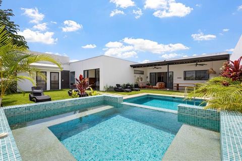 4BR | Sleeps 14 | Pool+BBQ Patio | Walk to Beach — Tamarindo, Guanacaste Province