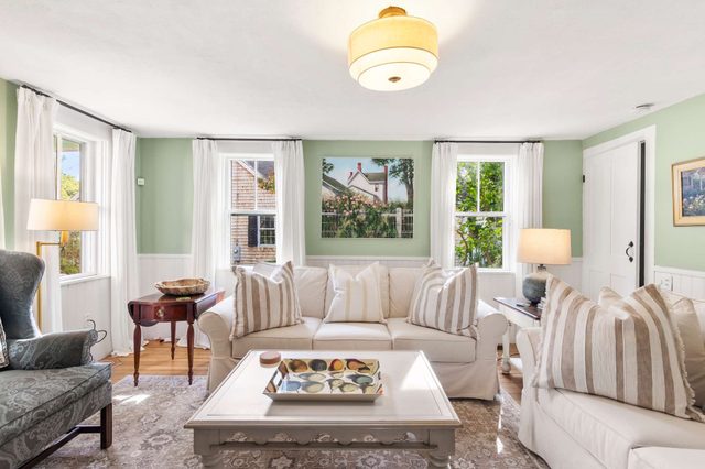Walk to Dennis Pond, Short Drive to Beach, AC!