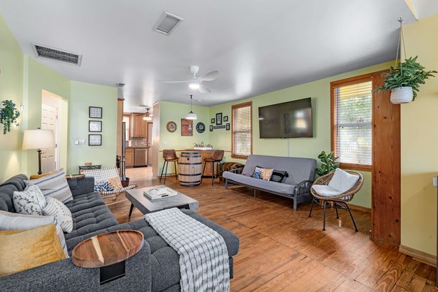 Downtown Gem- Dog Friendly/Walk to Everything!