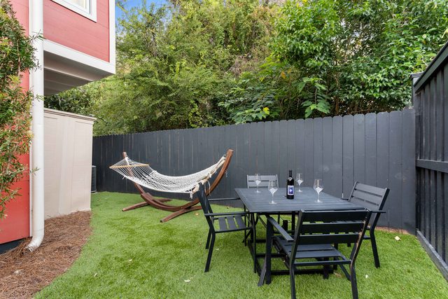 2bd Home, Large Private Backyard + Blocks to King!