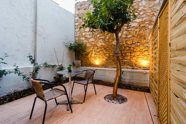 Uncover Kalamata's Hidden Gem - Cosy City Nest