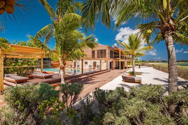 Silver Sands Villa Turks and Caicos – 8-Bedroom Luxury Beachfront Villa with Gym & Padel Court