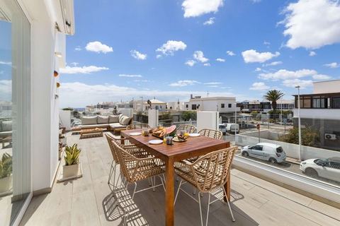 Beachfront Penthouse: Rooftop Sea Views
