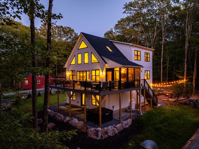 NEW Modern Lake Harmony Chalet | HotTub | Firepit