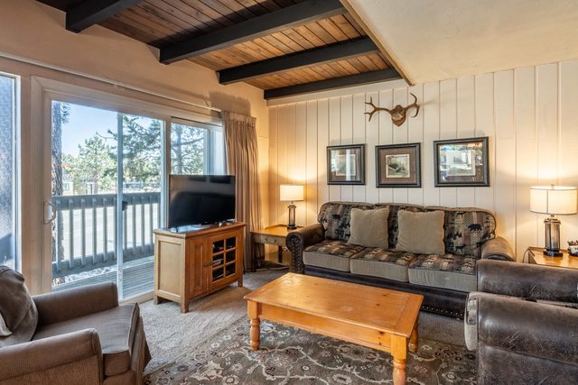 Cozy Stay for 7 w/Pool, Hot Tub & Easy Access! — Mammoth Lakes, CA