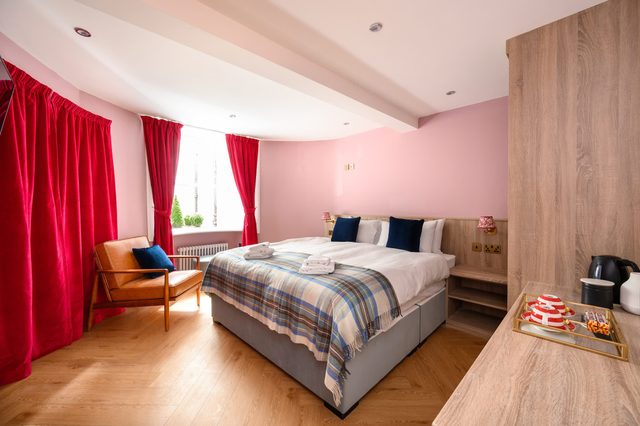 Deluxe Double with Courtyard View (Room 4 - Lower Ground Floor) — Edinburgh, Scotland