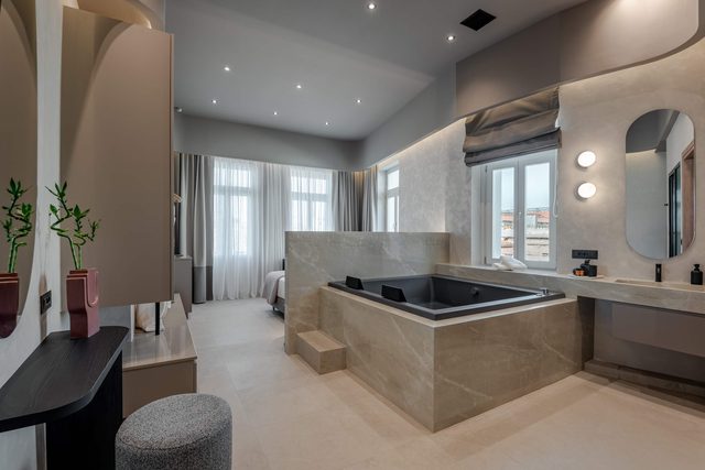 Amara Luxury Living With Hot Tub & City Balcony