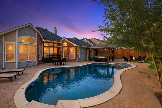 5-BD/2-BA Vacation Retreat w/ Pool, Hot Tub & BBQ