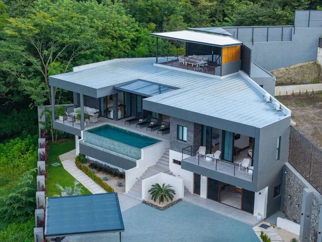 Beach Mode Luxury 3-Story House in Tamarindo
