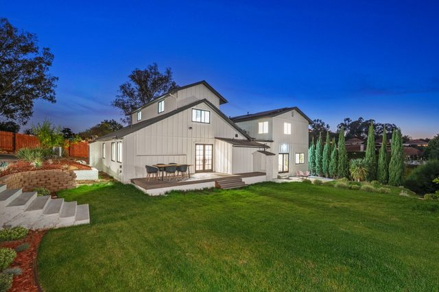 Farmhouse w/ 2 kitchens + arcade — Poway, CA