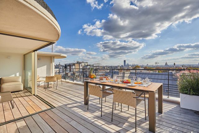Penthouse with view of the Eiffel Tower-Faubourg