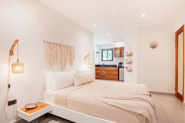 Location, location. Studio APT #1 is walking distance to shops, gym, surf and yoga.