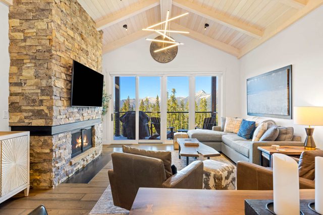 Moonlight Basin Lookout | Patio Views & Ski In/Out