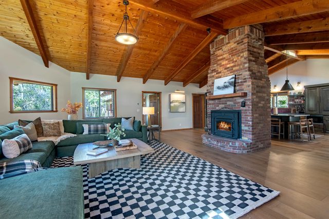 Teton Homestead: Quaking Aspen Escape + Hot Tub — Driggs, ID