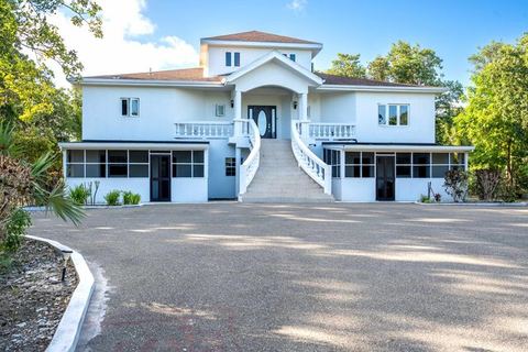 Peaceful Island Retreat w/ Private Patio + Parking