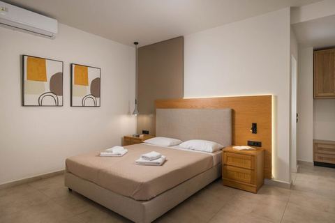 Petritos Hotel | Triple Room 5