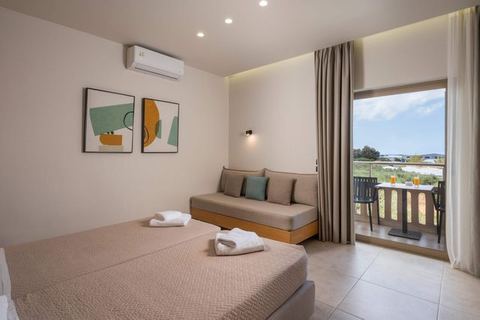 Petritos Hotel | Triple Room 6