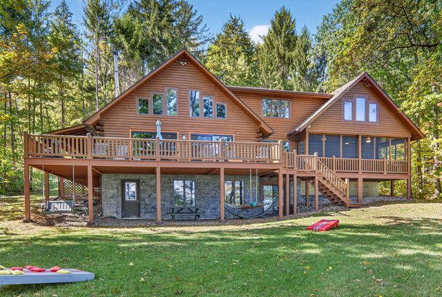 Blue Heron Lodge- Lakefront luxury with boat dock — Ovid, NY