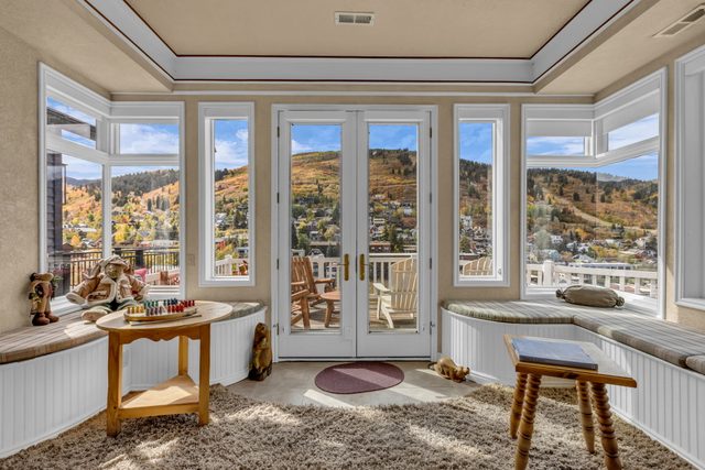 Old Town 3BR Home w/ Spectacular Views and Hot Tub