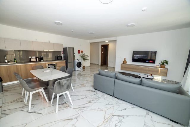 Stylish 2-Bedroom Corner Apartment – by HostMT