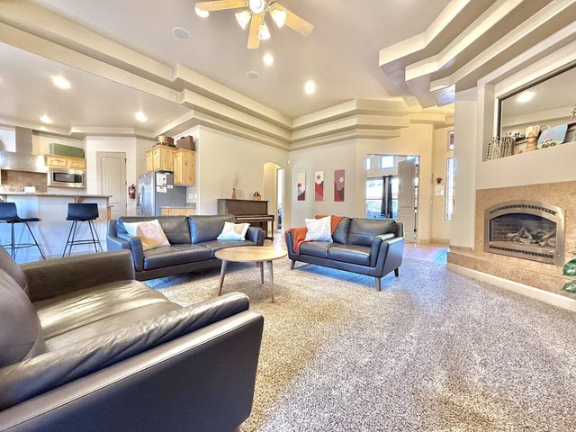 Spirit of the Rock - Kanab home w/ pool & hot tub