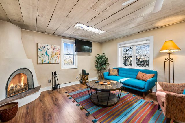Kiva Fireplace, Walk to the Plaza and Railyard