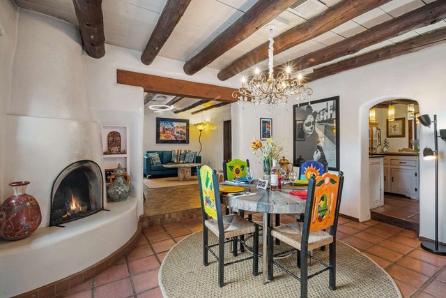 Tranquil Tesuque Retreat With Kiva Fireplace